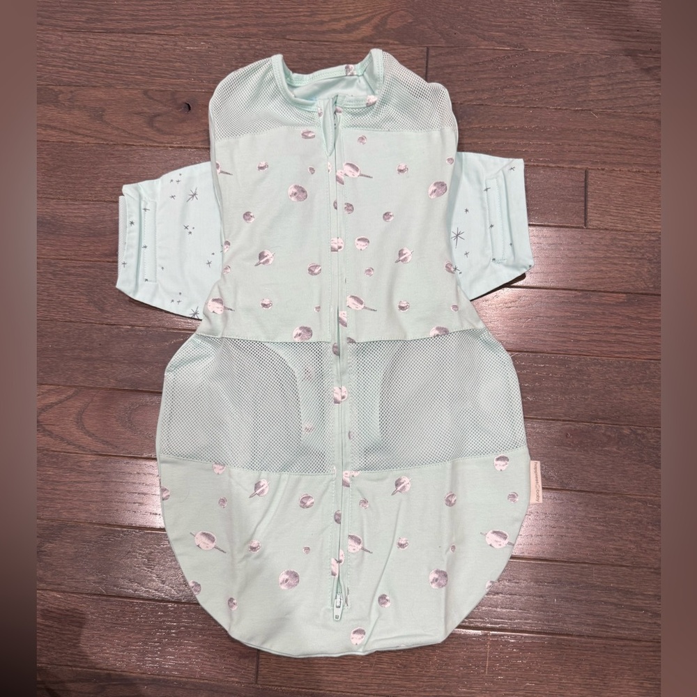 Snoo sack swaddle Happiest Baby